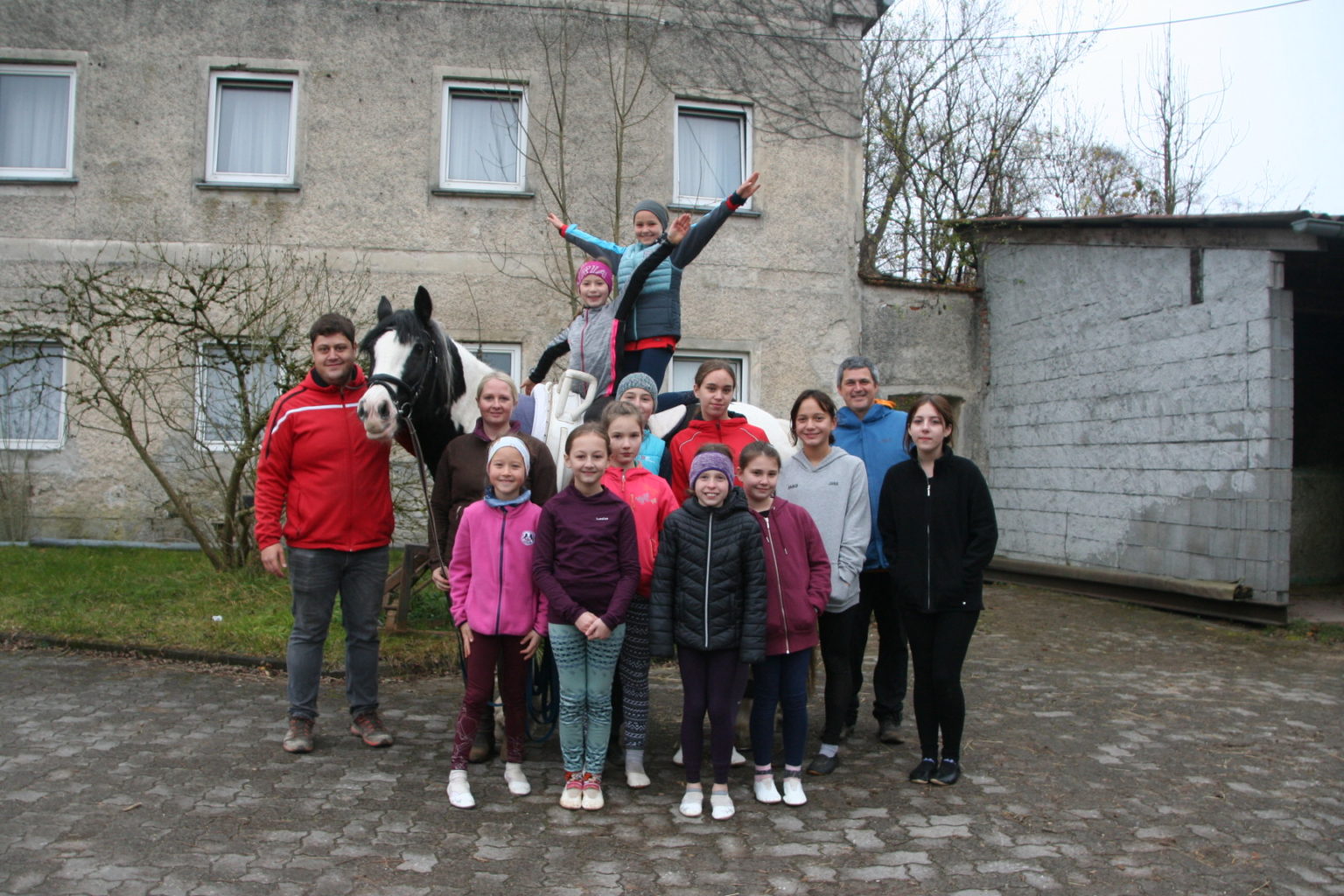 voltis 4 2 - Sportunion Voltigier- und Reitverein Braunau